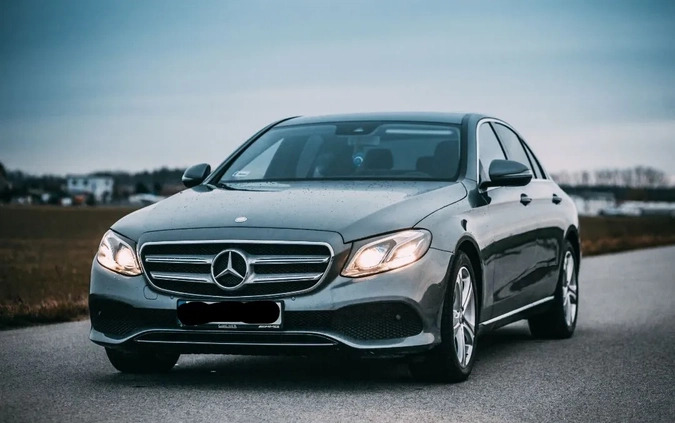 Mercedes-Benz Klasa E cena 139000 przebieg: 161000, rok produkcji 2016 z Koszalin małe 277